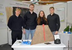 The team from TighTec GmbH around Managing Director Timon Aldenhoff (far right). The young company offers Asparagus Connect, an asparagus and sensor monitoring solution.